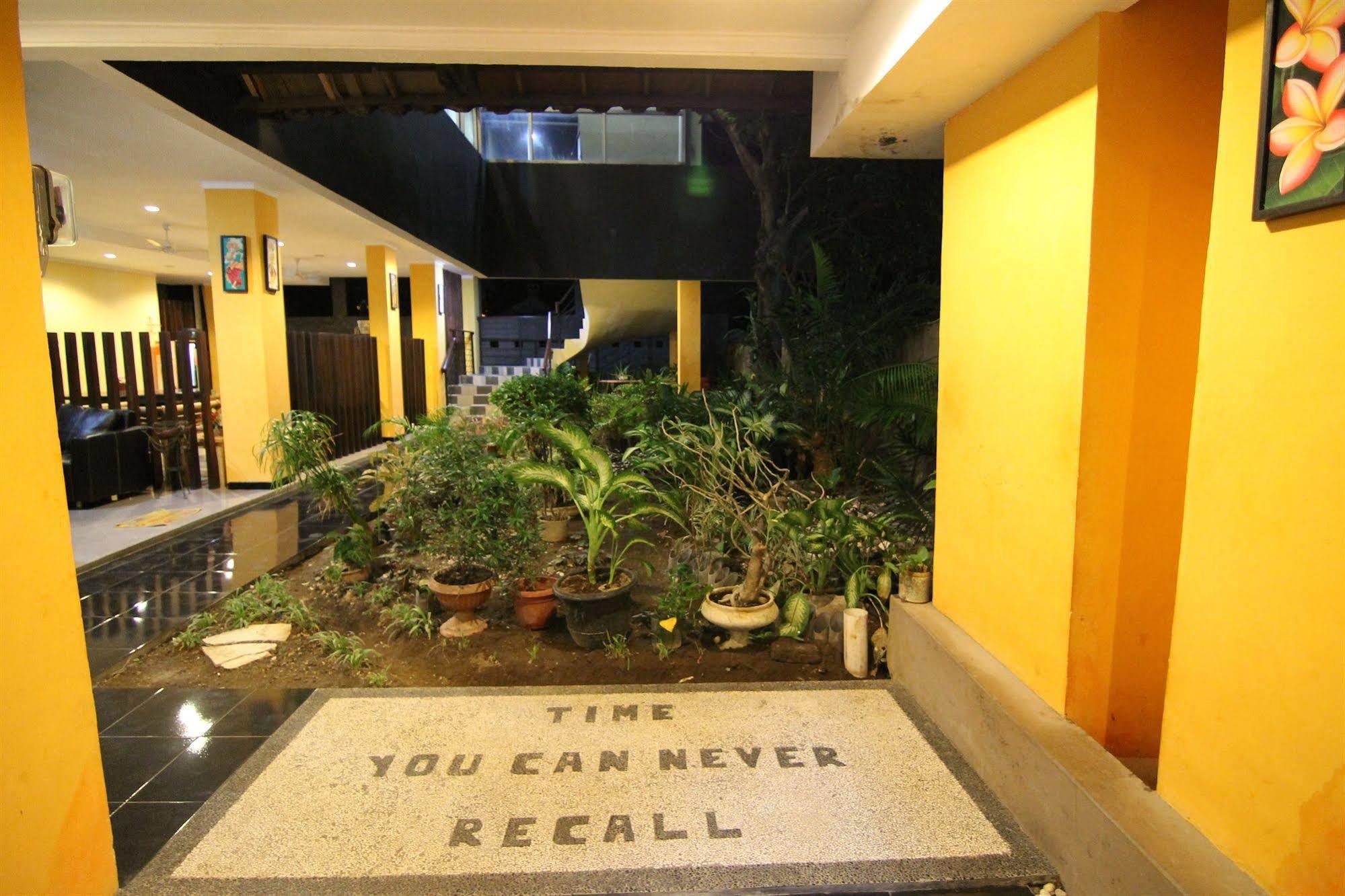Ct1 Bali Bed & Breakfast Кута Екстериор снимка