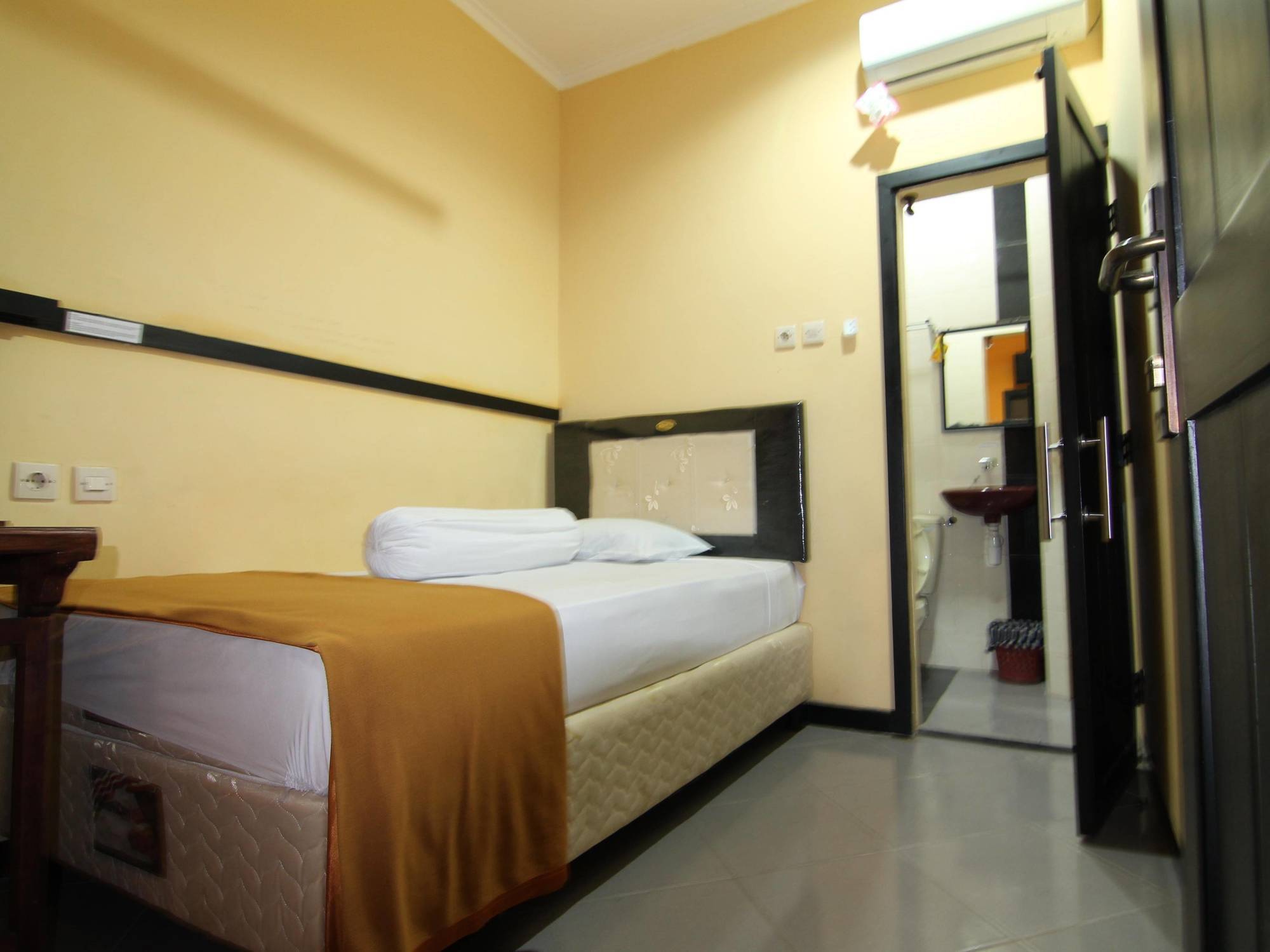 Ct1 Bali Bed & Breakfast Кута Екстериор снимка